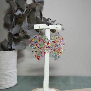 boucle créoles fine feuille monstera fleurs séchées colorées violet résine-la fabrique de clem