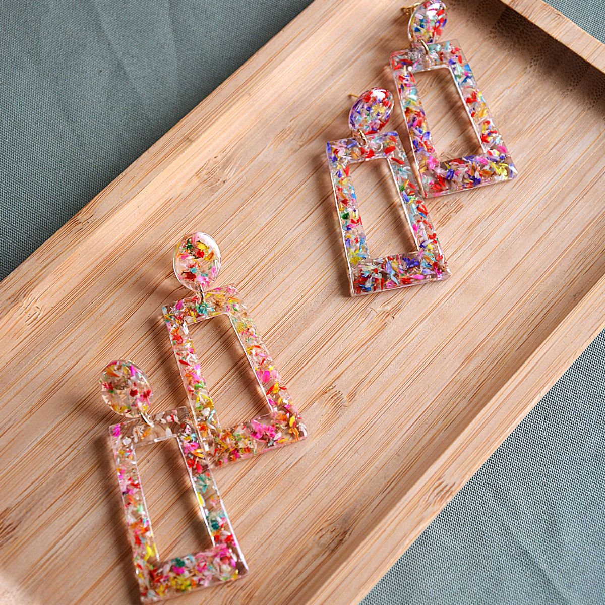 deux paires boucles puce rectangle résine fleurs séchées colorées-la fabrique de clem