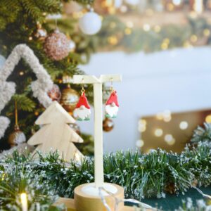 lutin-noel-rouge-vert-argile-polymère